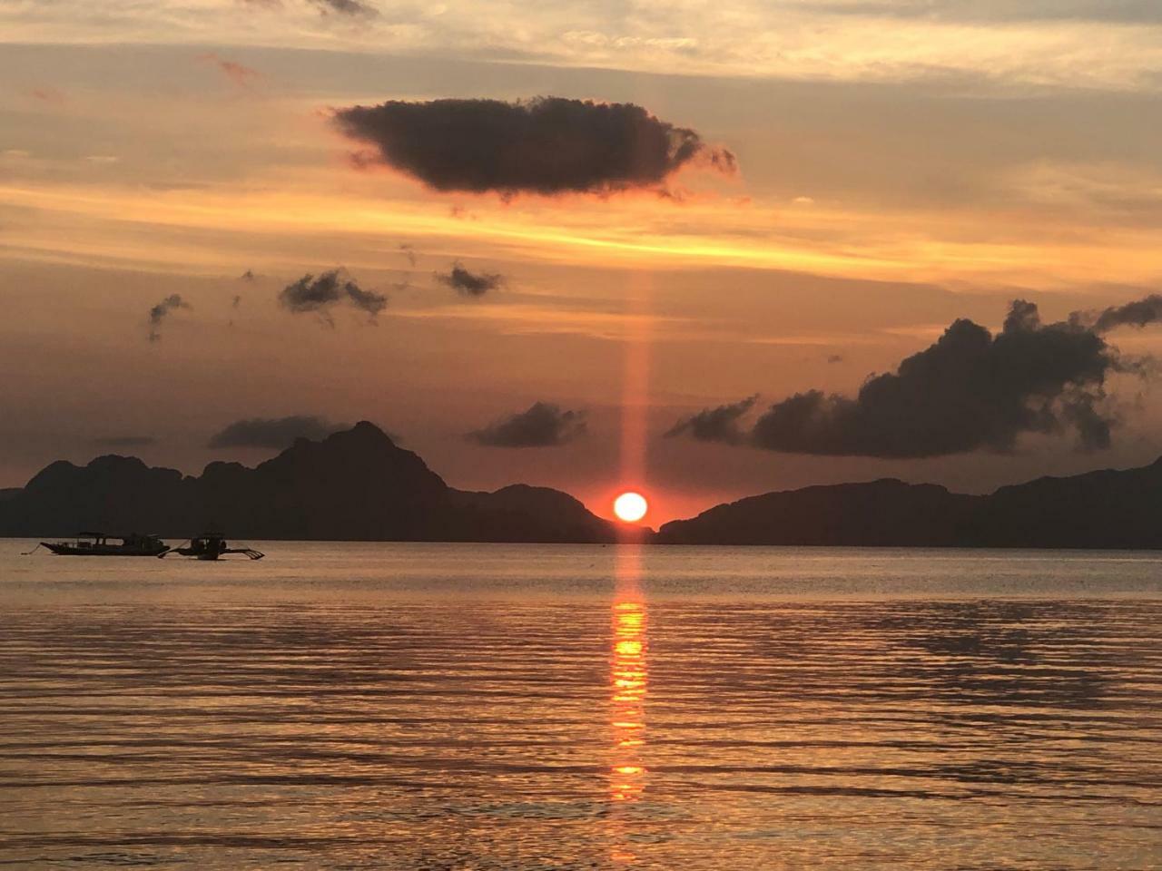 Rl Coastline Inn El Nido Exteriör bild