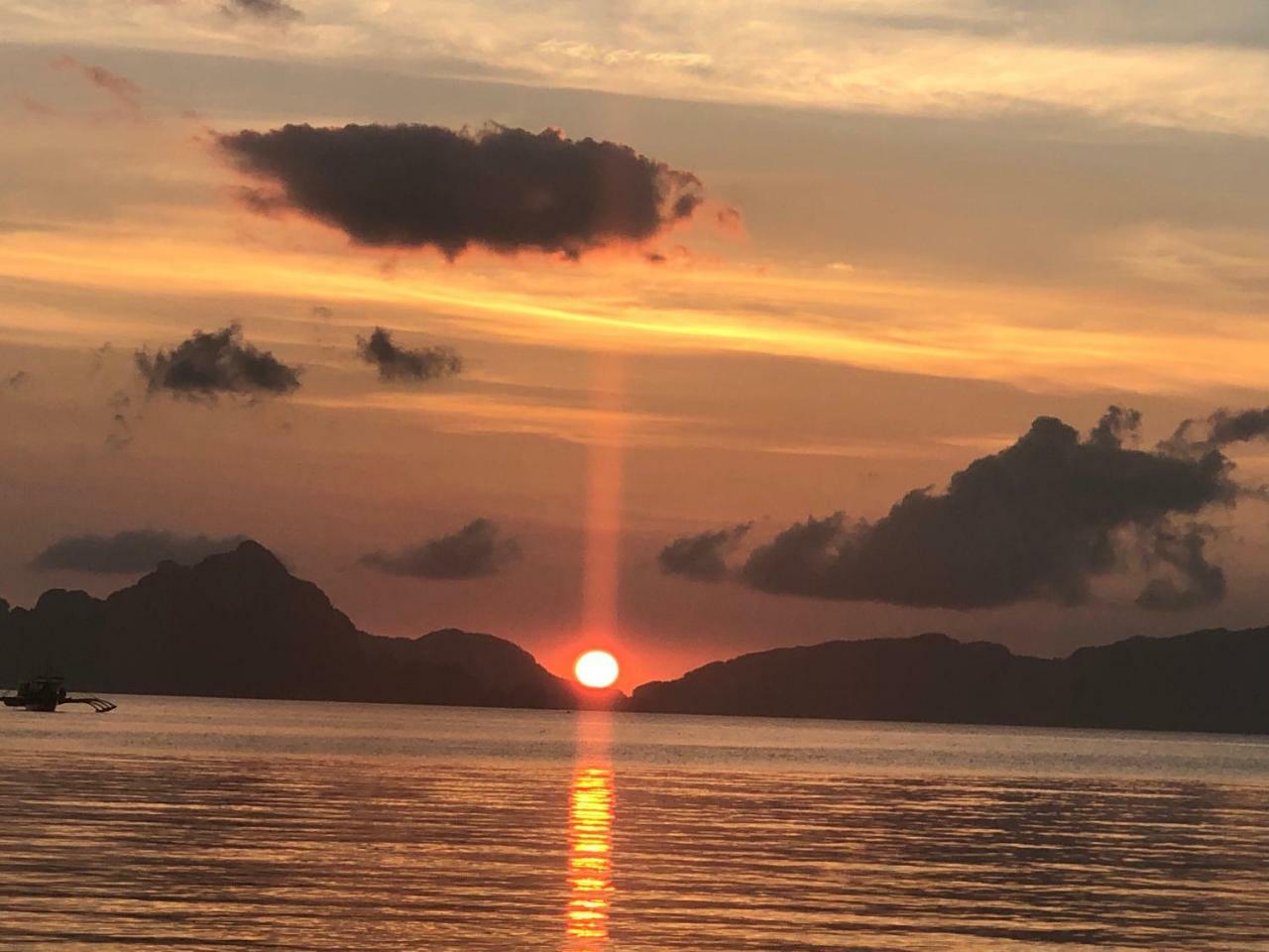 Rl Coastline Inn El Nido Exteriör bild