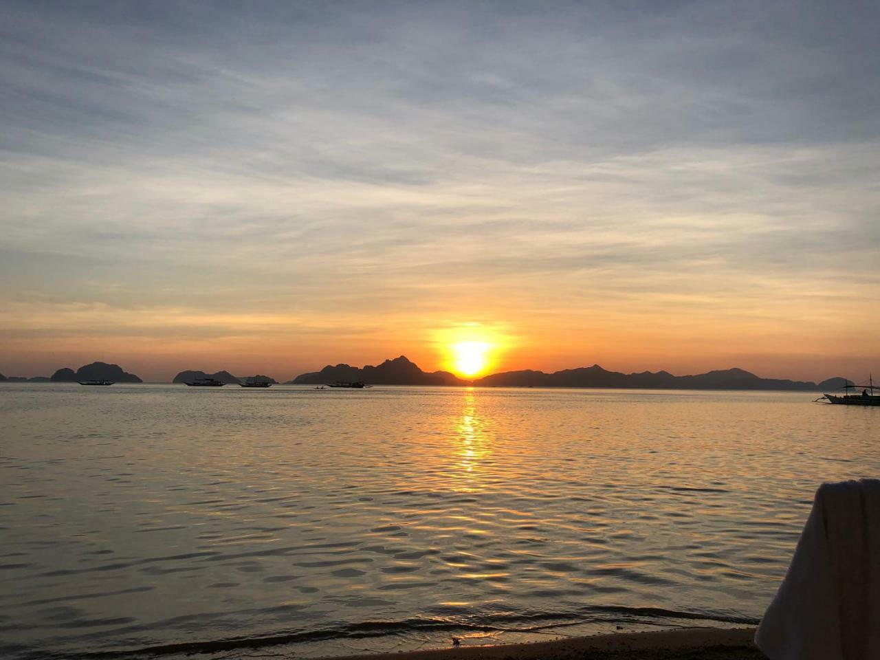 Rl Coastline Inn El Nido Exteriör bild