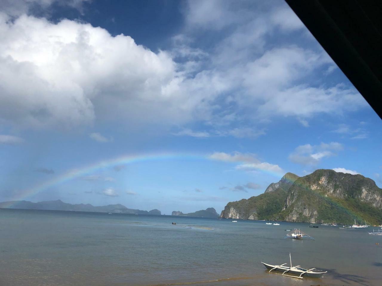 Rl Coastline Inn El Nido Exteriör bild